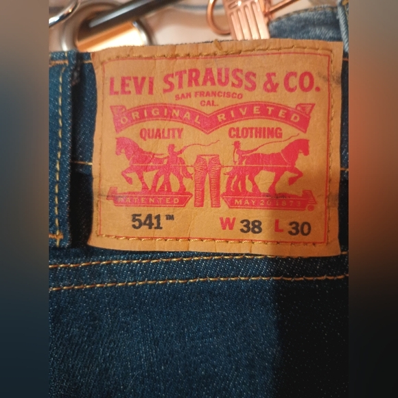 Levi's Jeans - Picture 2 of 5